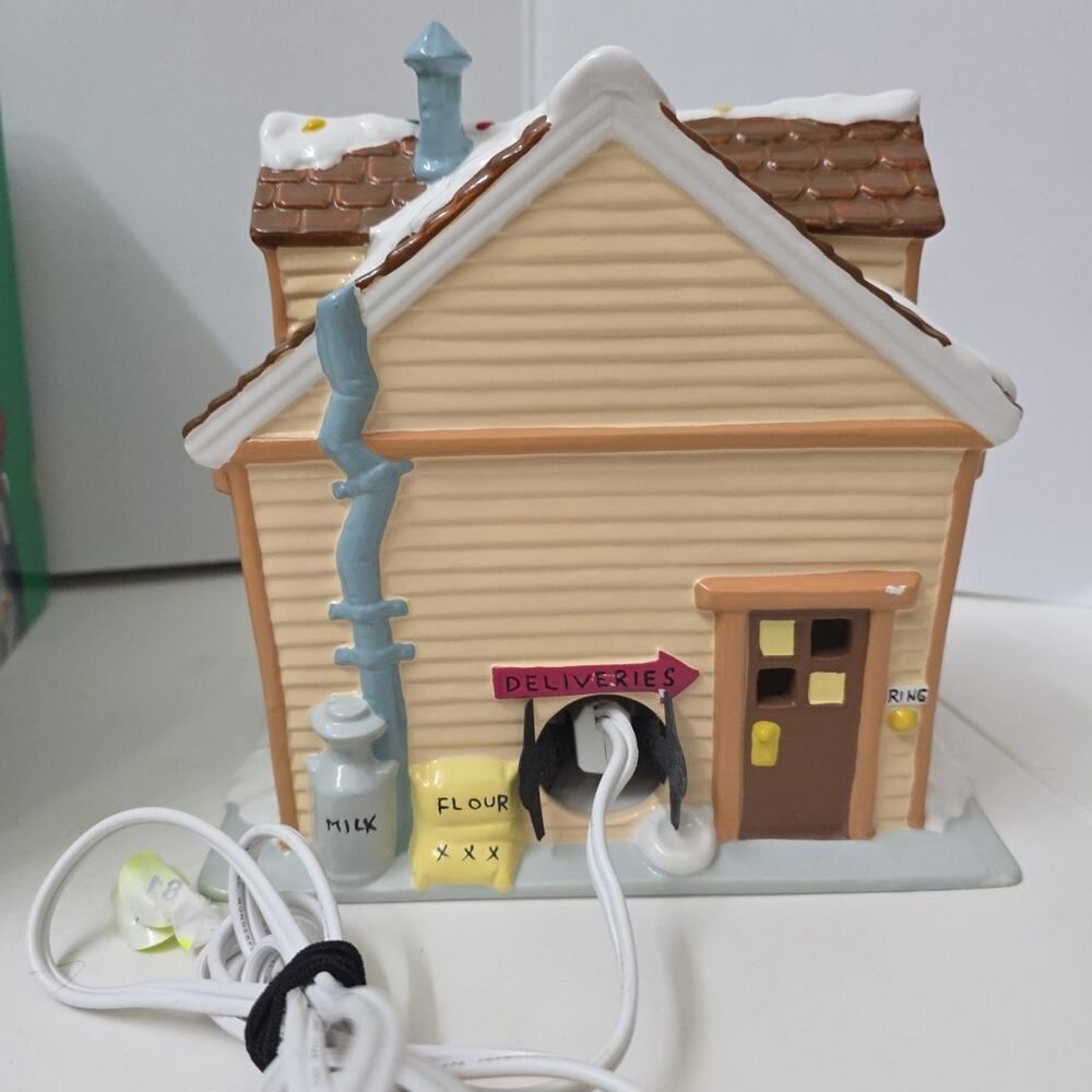 Looney Toones Candy Shop Ceramic Light Up House - Warner Bros Studio Store 1998 - Picture 4 of 9